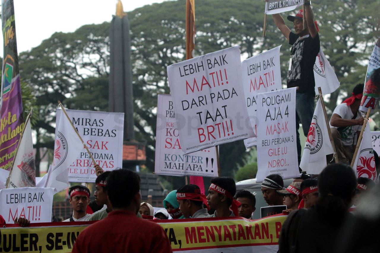 Ratusan Pedagang Pulsa...