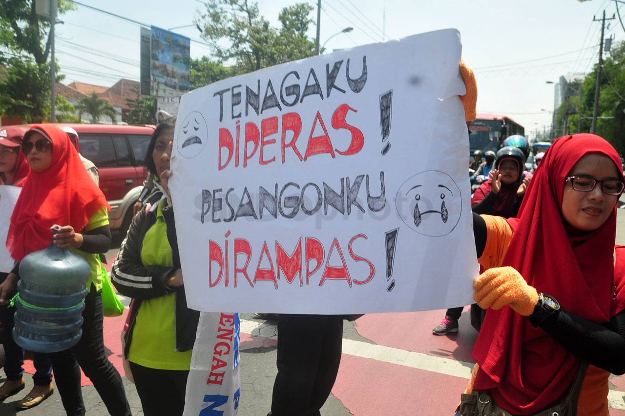 Puluhan Karyawan Sri...
