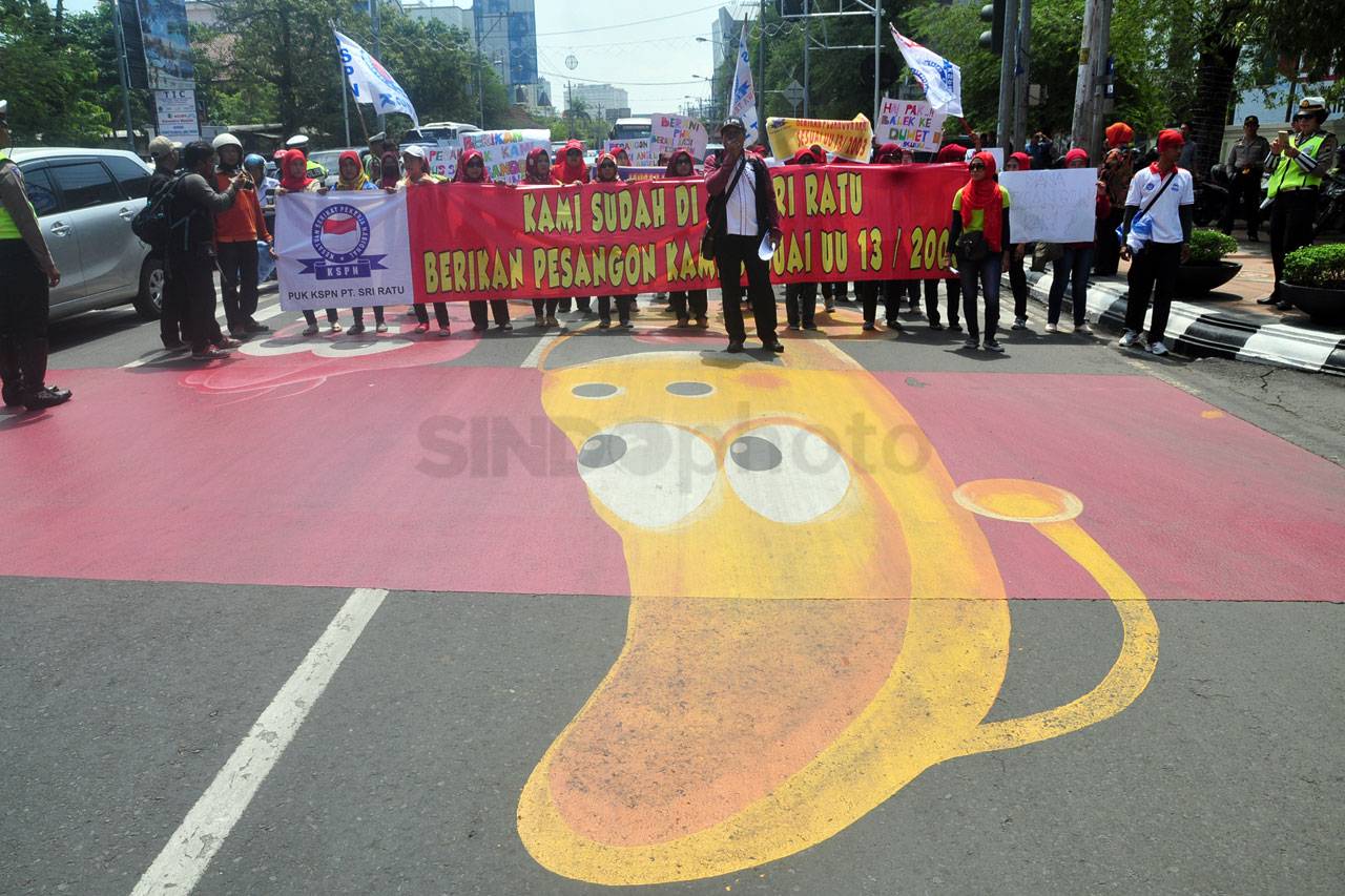 Puluhan Karyawan Sri...