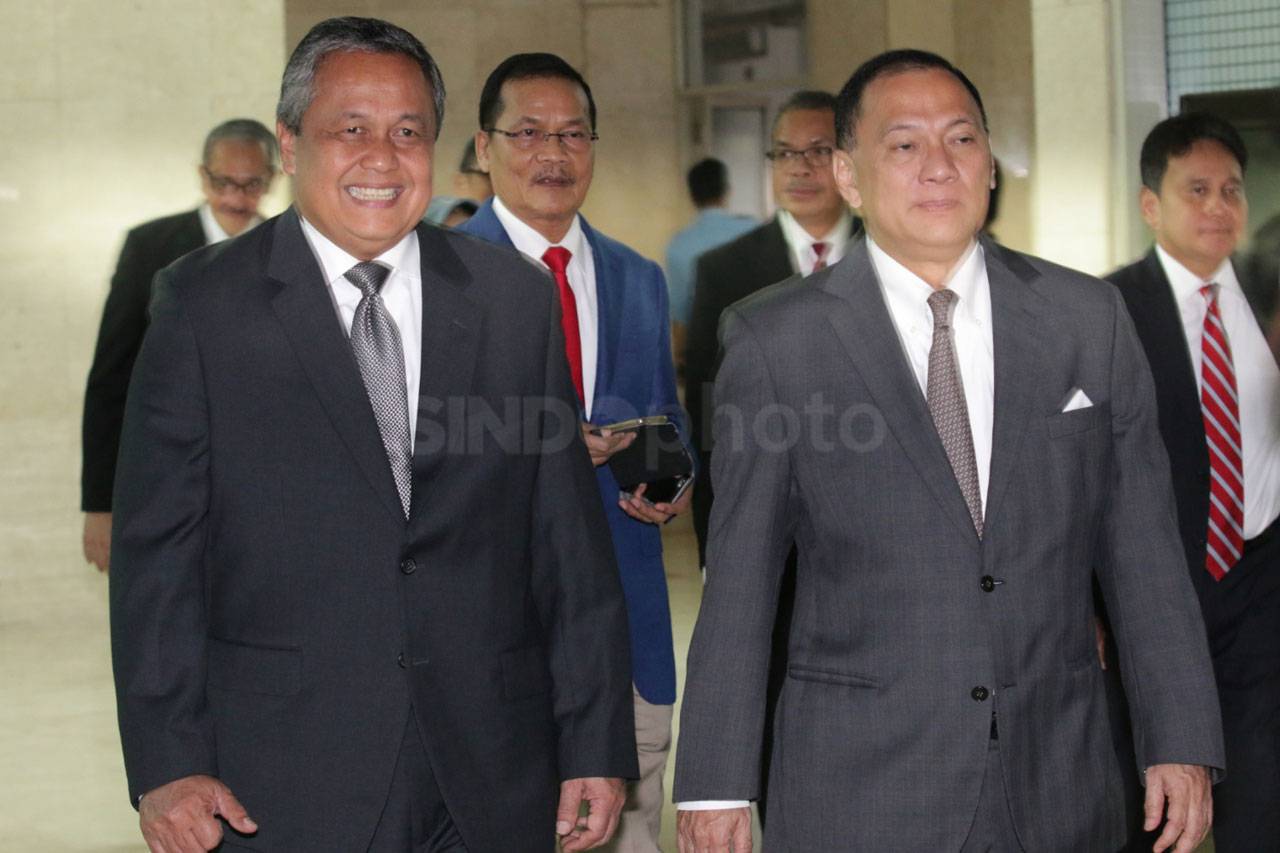 DPR Gelar Paripurna...