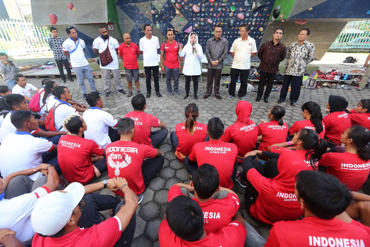 Menko PMK Lakukan Kunjungan...