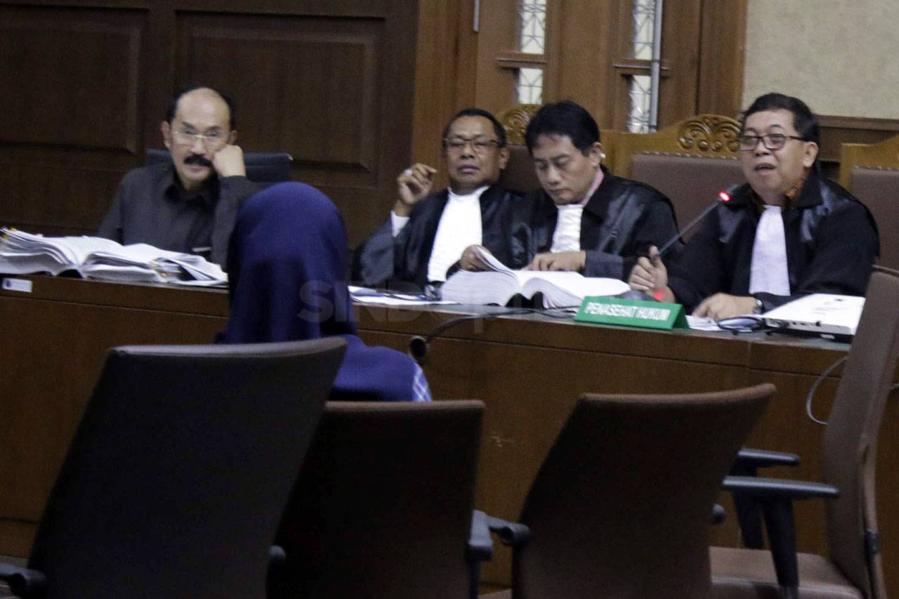 Perawat RS Permata Hijau...