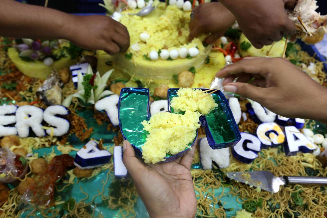 Surya Paloh Hadiri Pelantikan...