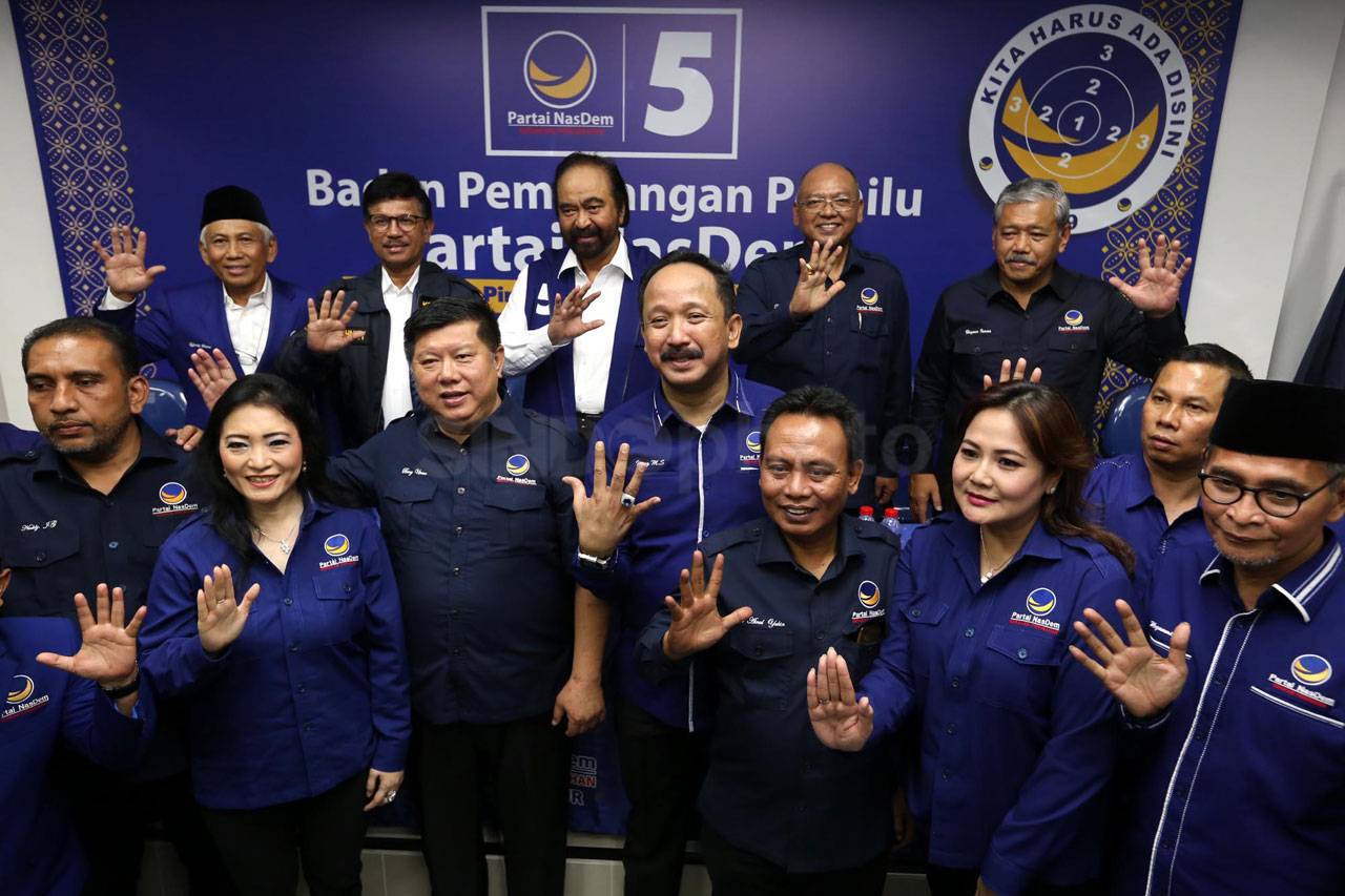 Surya Paloh Hadiri Pelantikan...