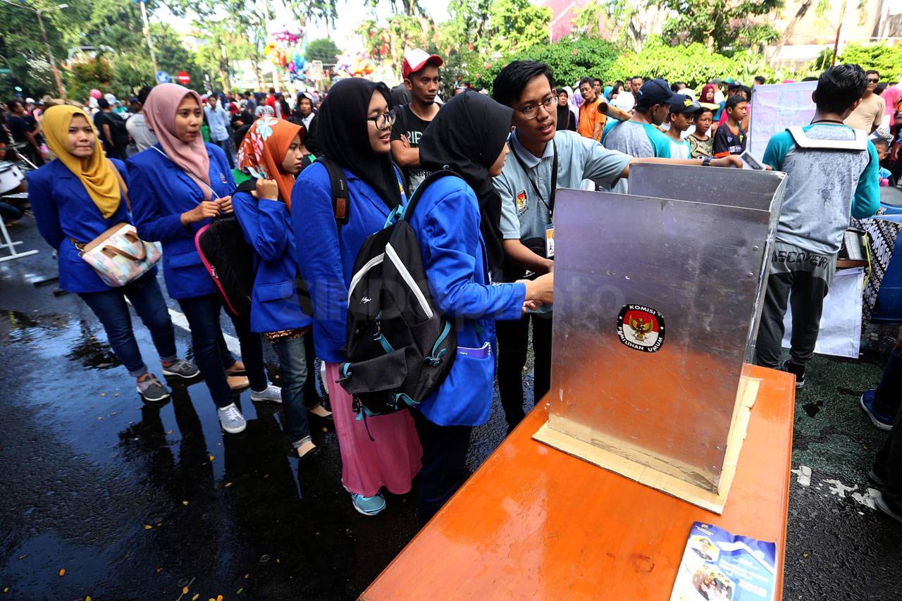 KPU Surabaya Gelar Sosialisasi...