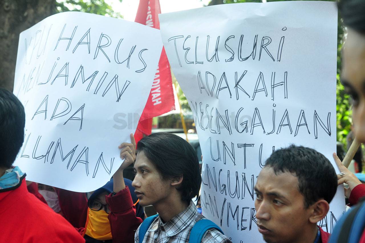 Mahasiswa Gelar Demo...