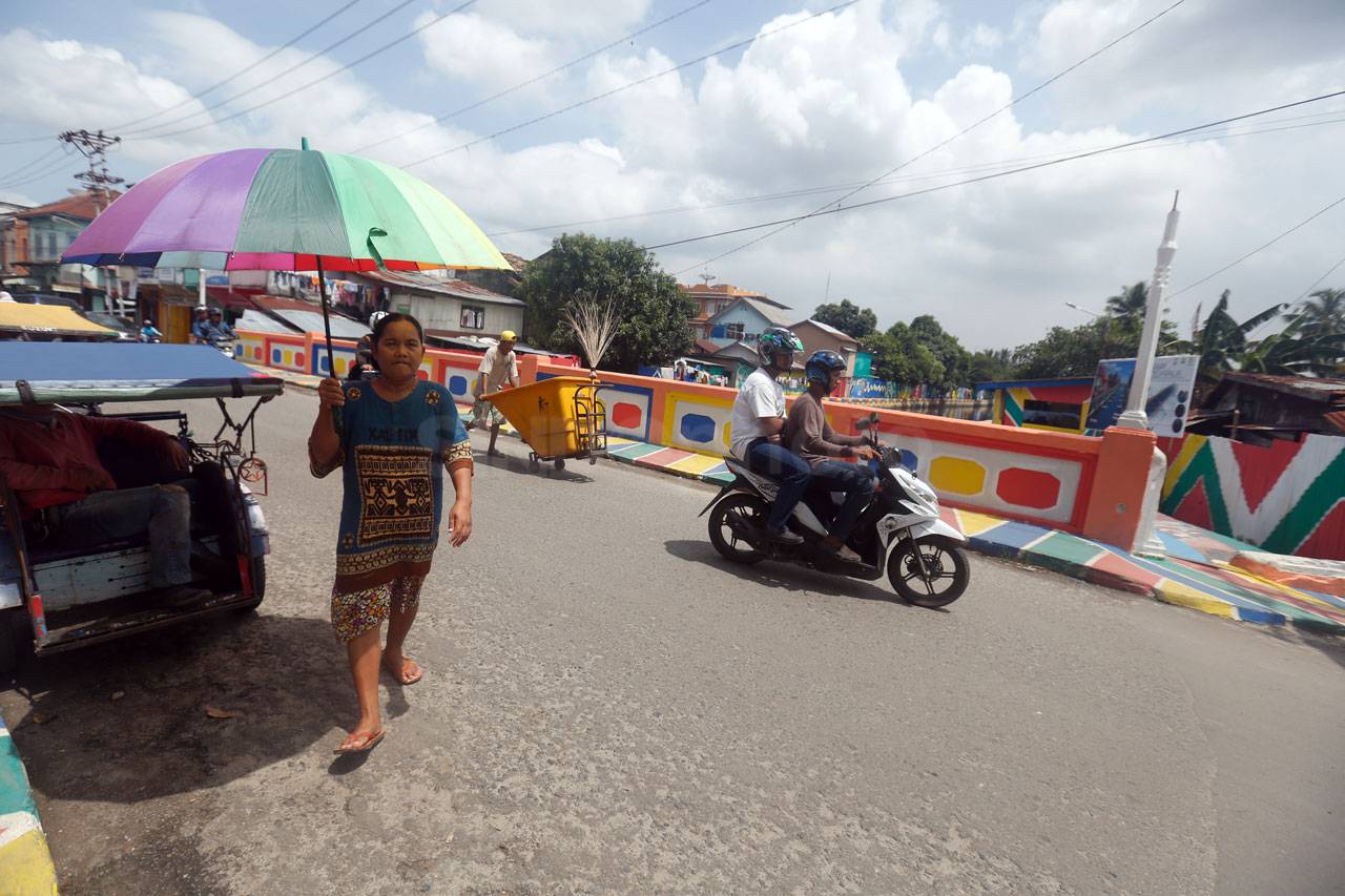 Warna Warni Tepian Sungai...