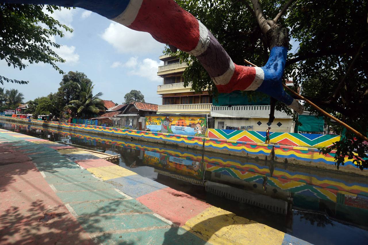 Warna Warni Tepian Sungai...