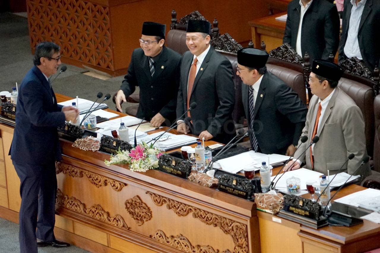 DPR Gelar Rapat Paripurna...
