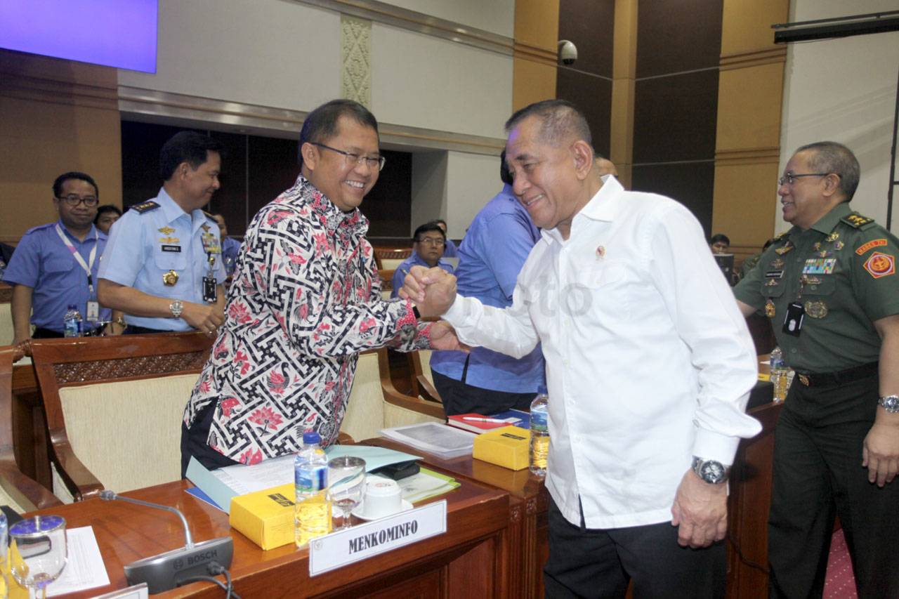 Komisi I Raker dengan...