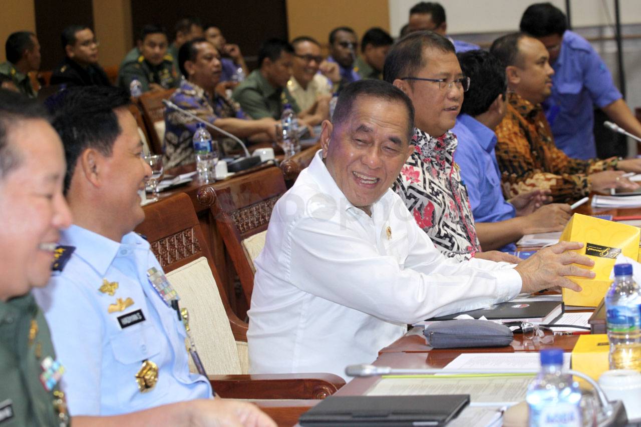 Komisi I Raker dengan...