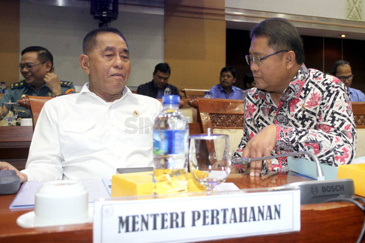 Komisi I Raker dengan...