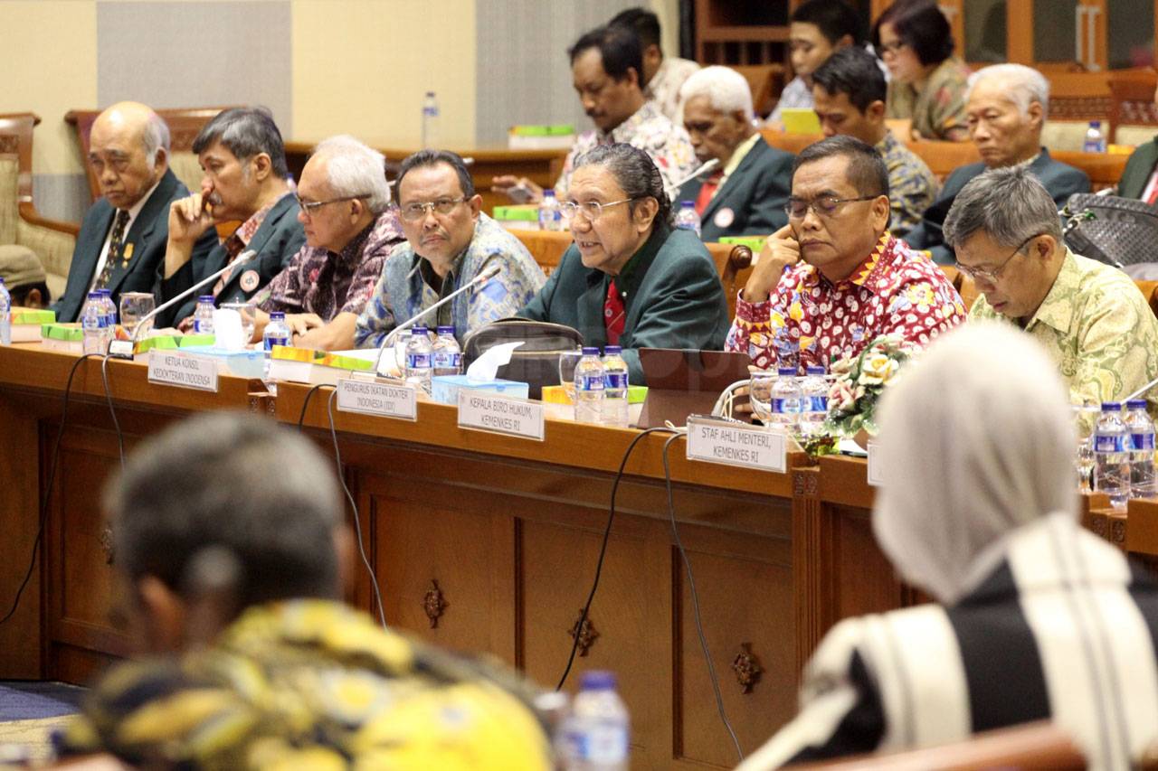 Komisi IX DPR Dengarkan...