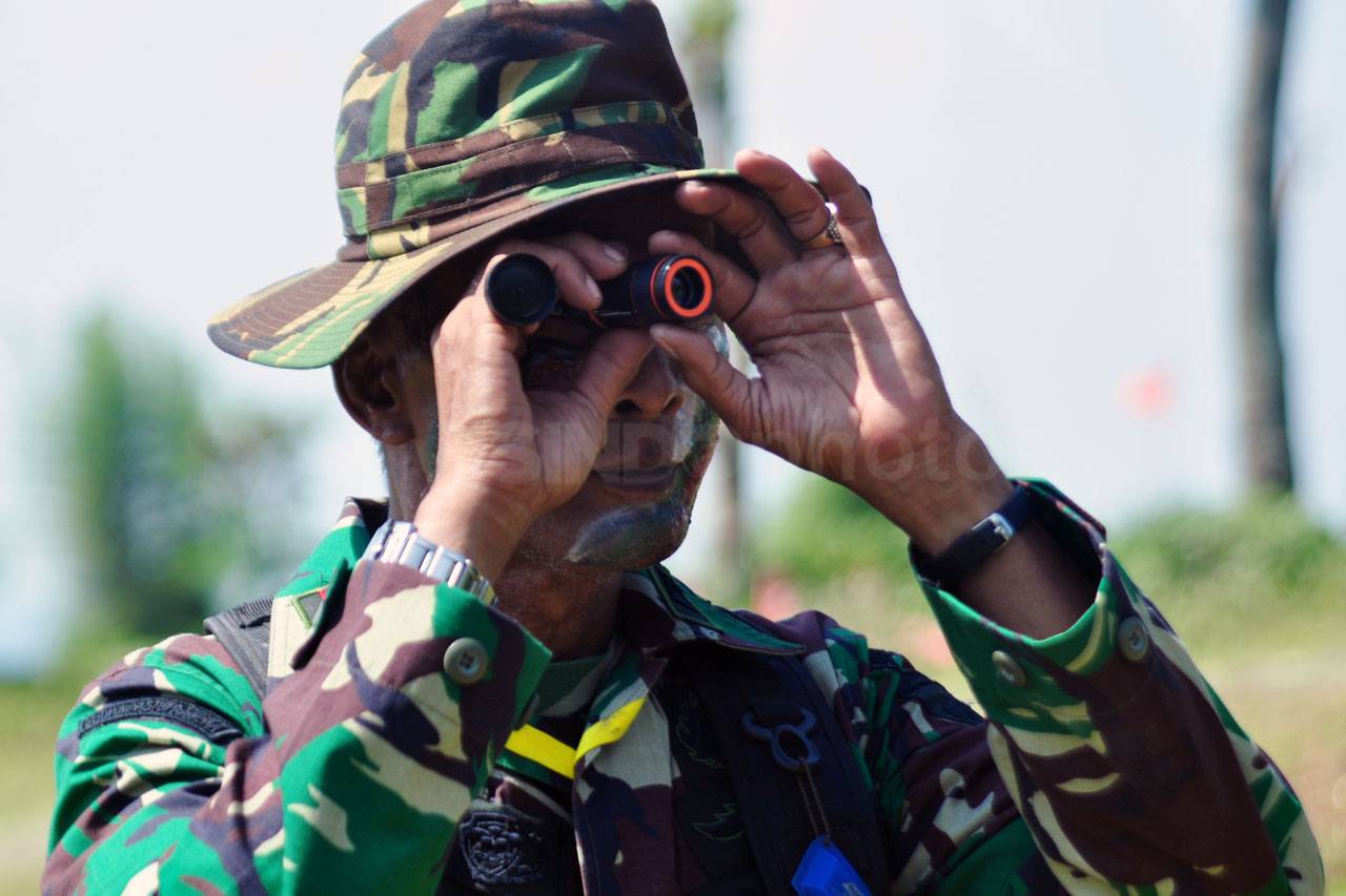 Latihan Tembak Tempur...
