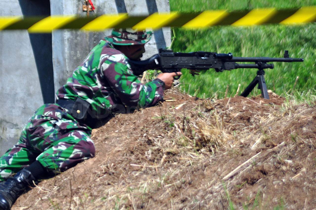 Latihan Tembak Tempur...