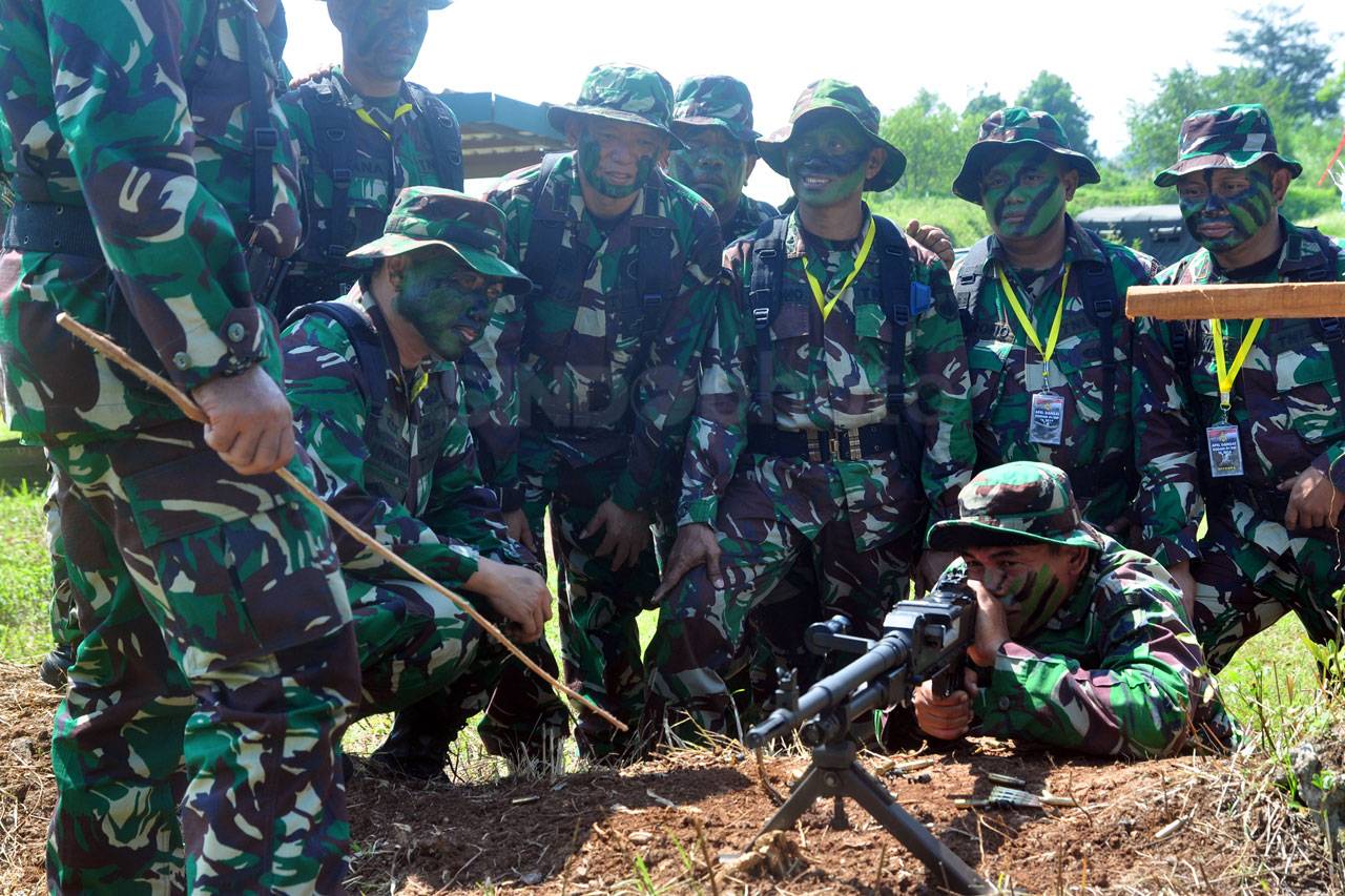 Latihan Tembak Tempur...