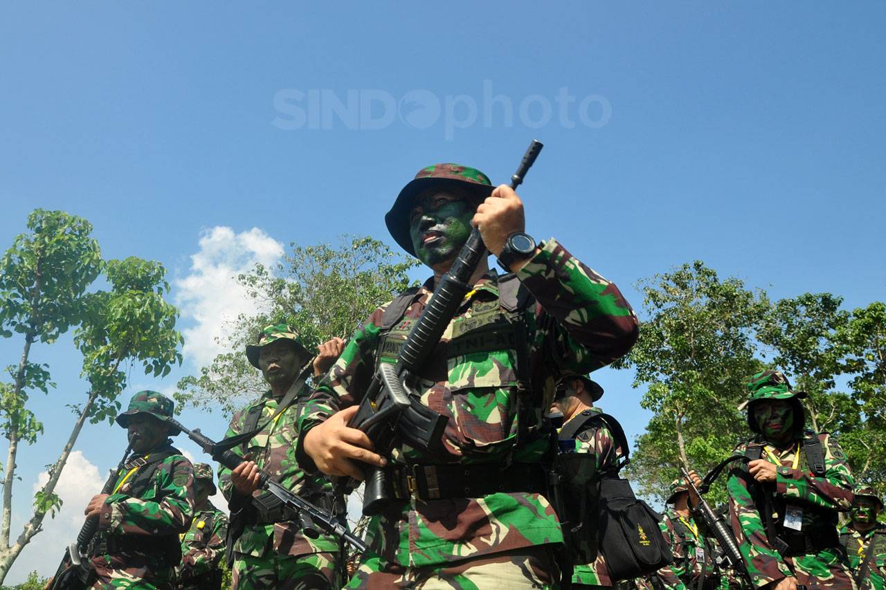 Latihan Tembak Tempur...
