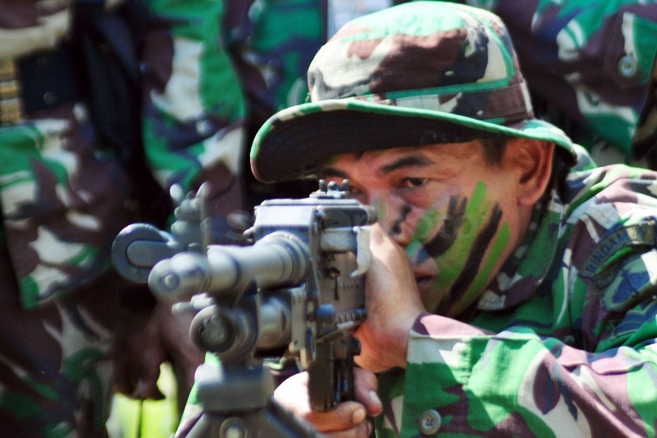 Latihan Tembak Tempur...