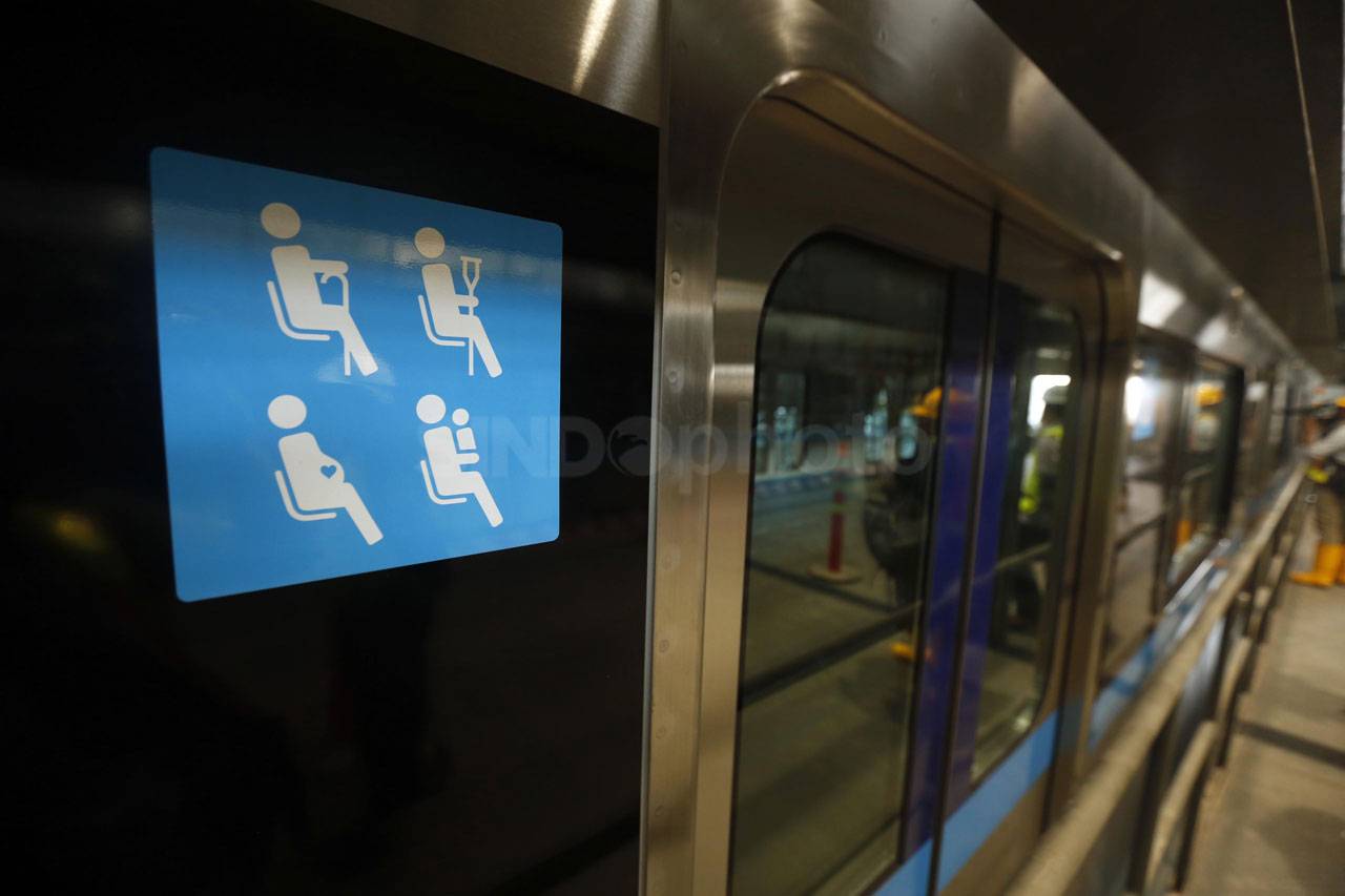 Melihat Gerbong MRT...