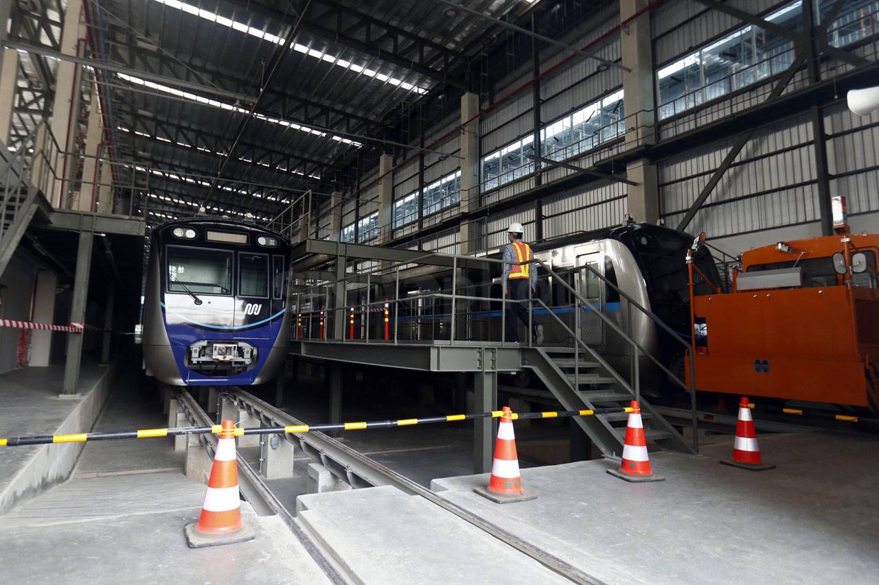 Melihat Gerbong MRT...