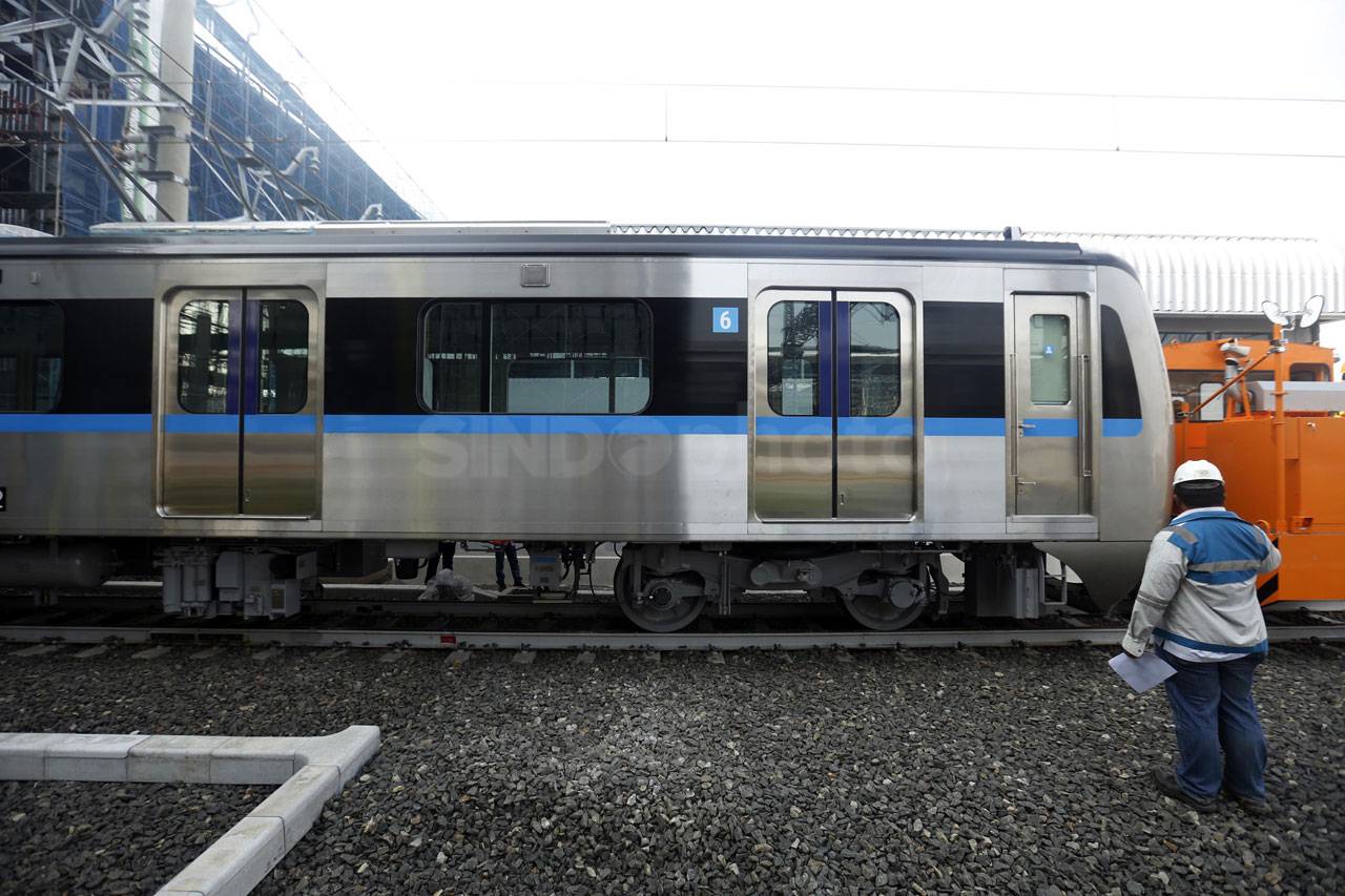 Melihat Gerbong MRT...