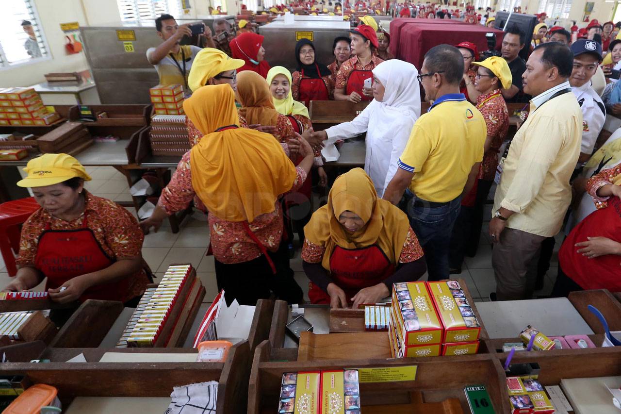 Cagub Khofifah Indar...