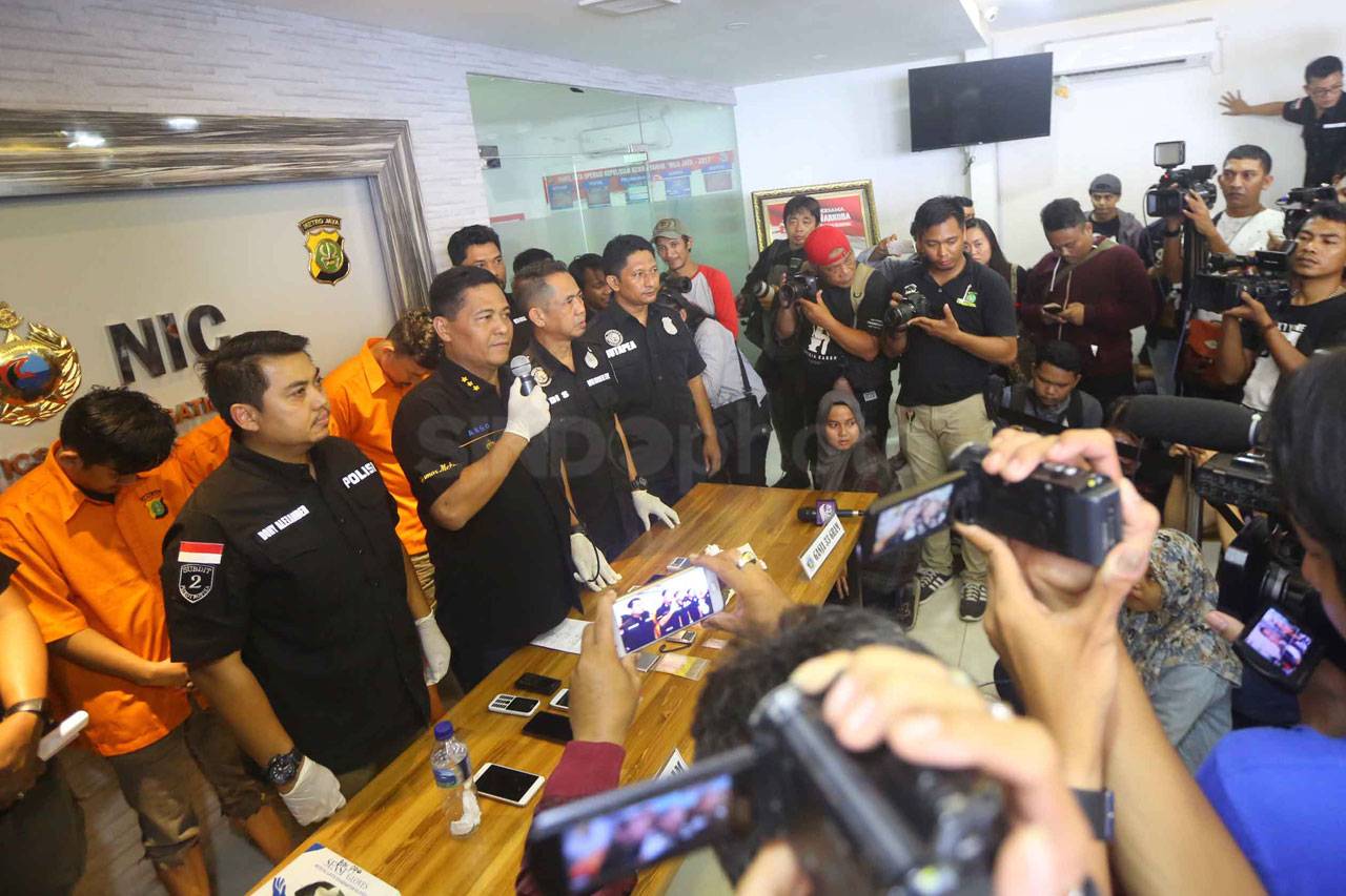 Polda Metro Jaya Tangkap...