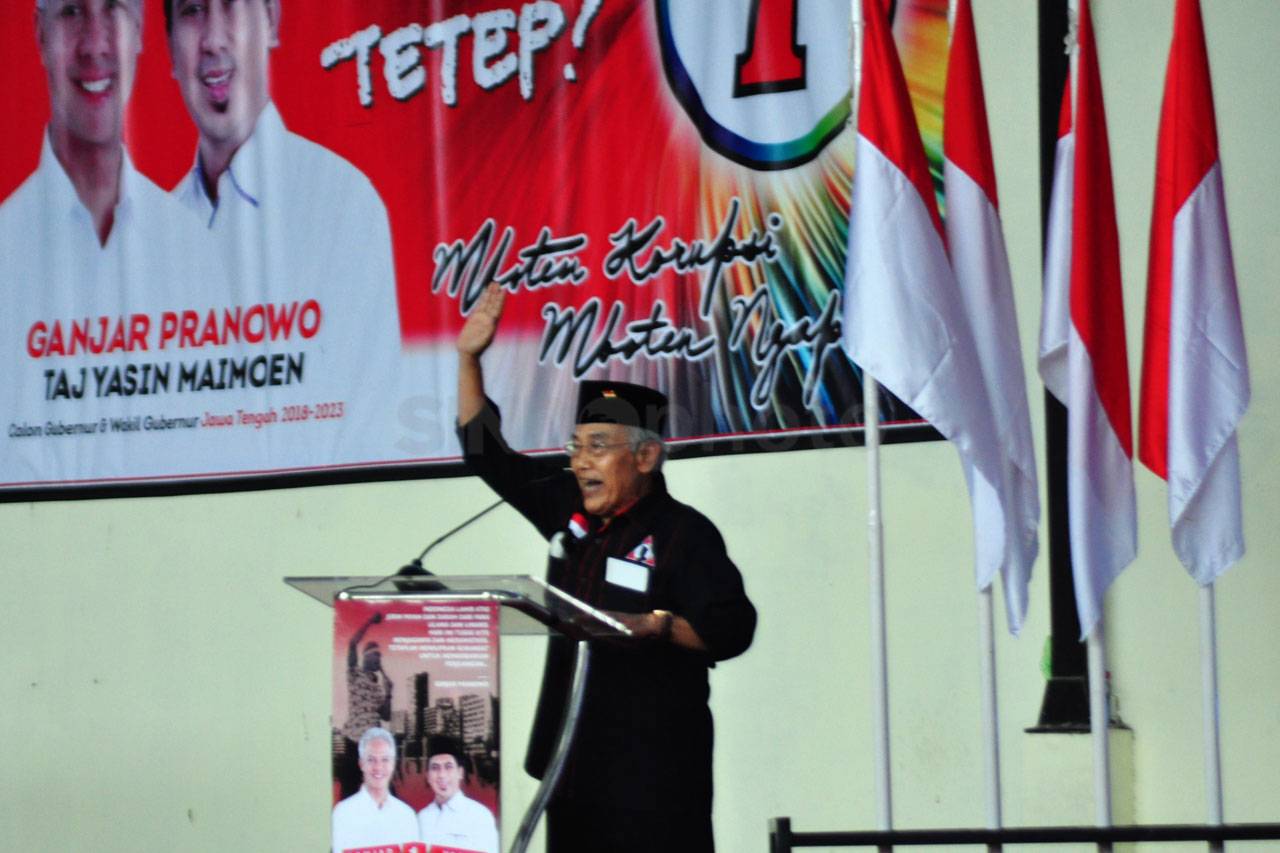 Cagub Ganjar PranowoHadiri...