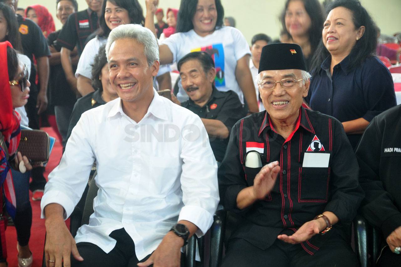 Cagub Ganjar PranowoHadiri...
