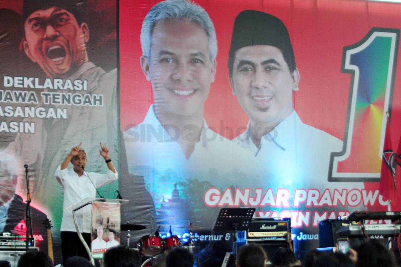 Cagub Ganjar PranowoHadiri...