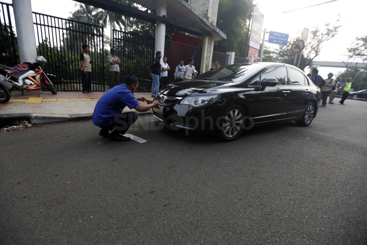 Pengendara Ini Mengganti...