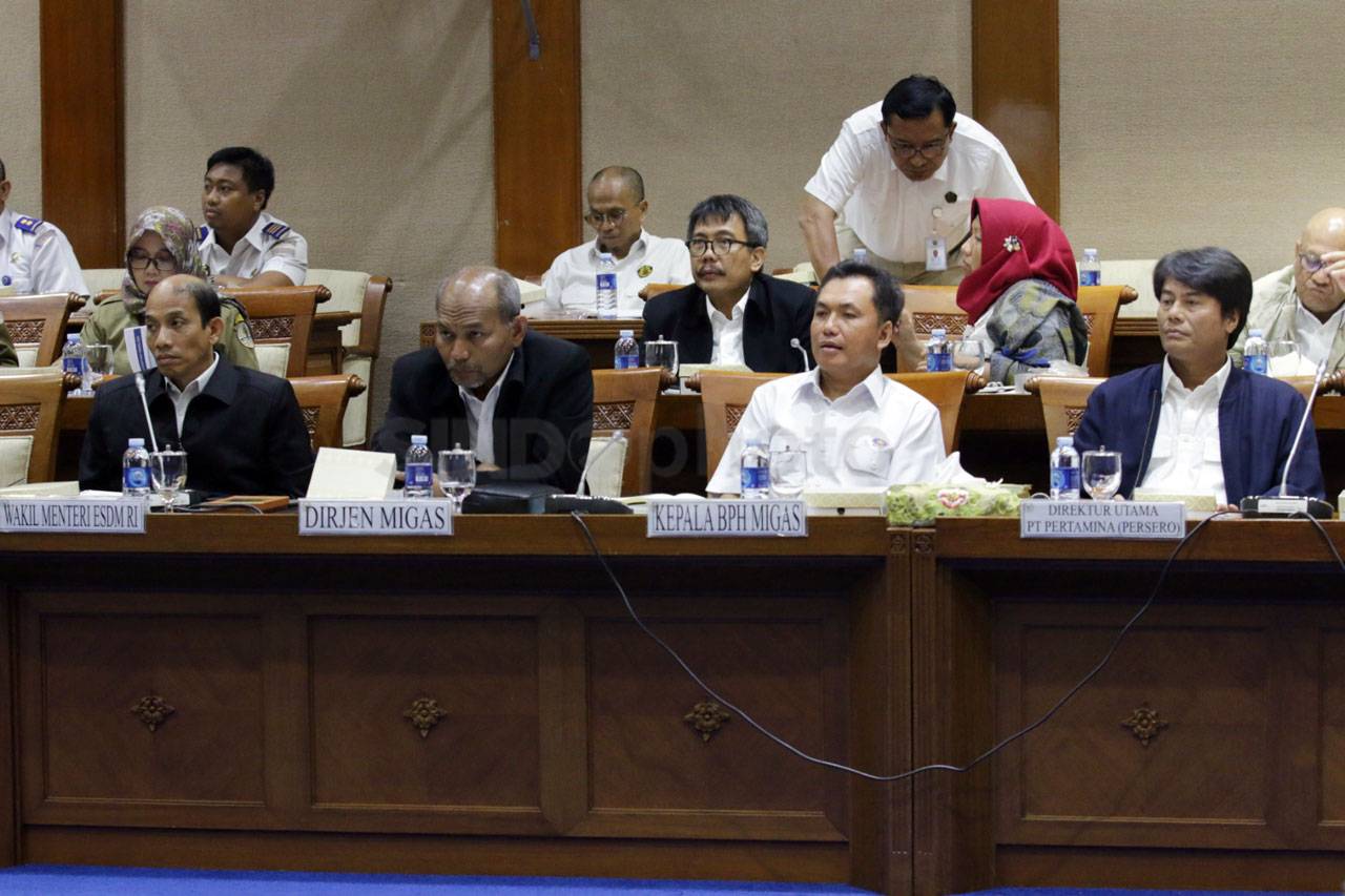 DPR Panggil Menteri...