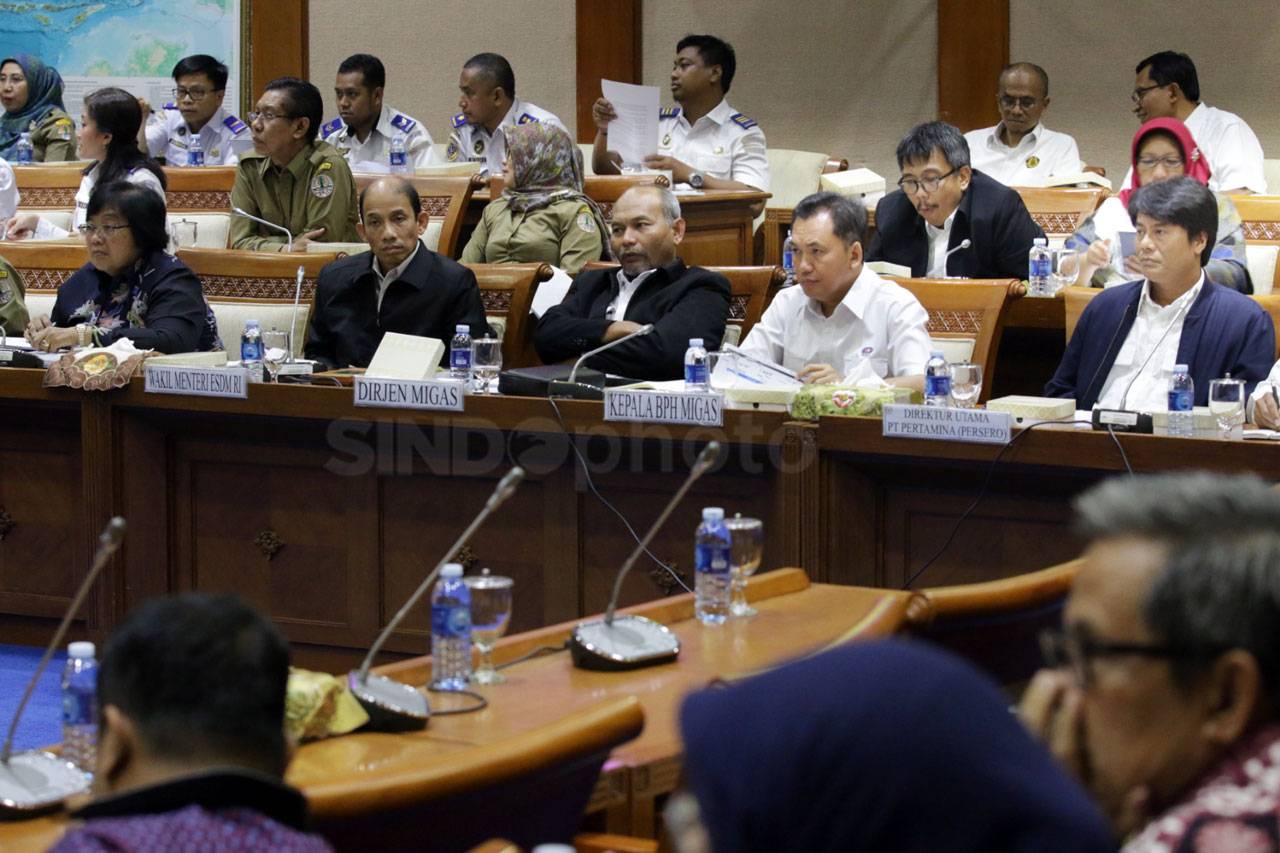DPR Panggil Menteri...