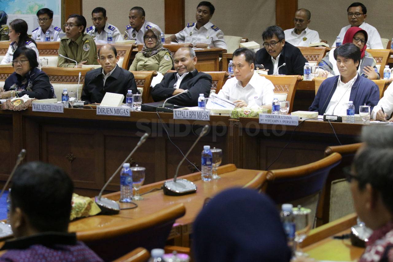 DPR Panggil Menteri...