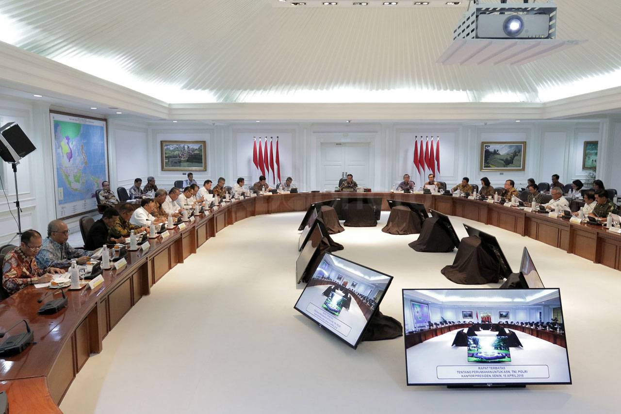 Presiden Jokowi Pimpin...
