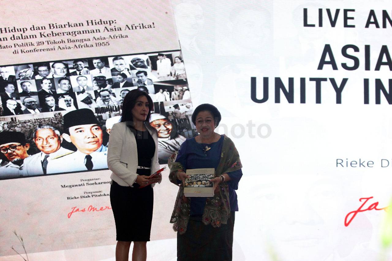 Megawati Hadiri Peringatan...