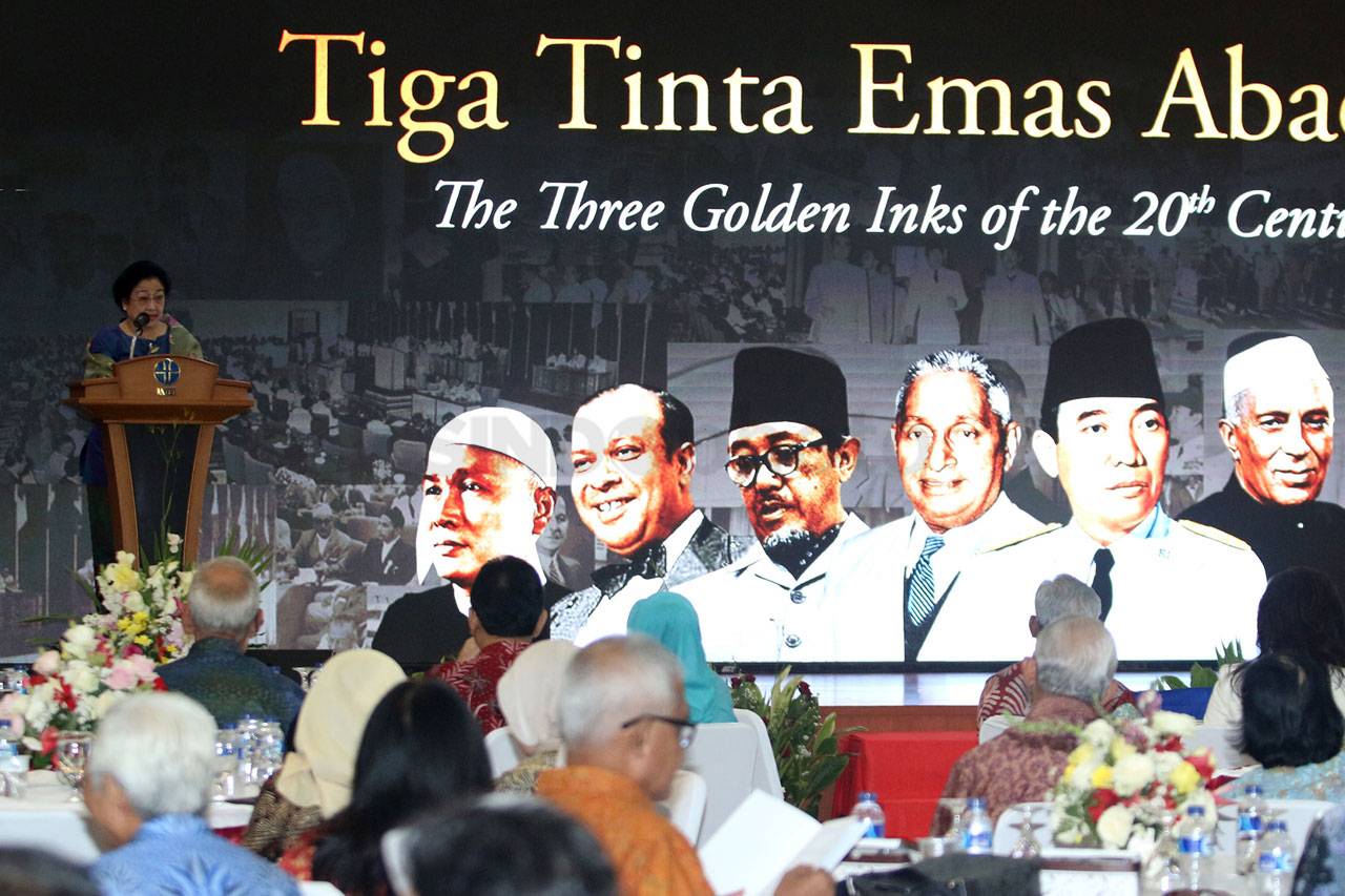 Megawati Hadiri Peringatan...