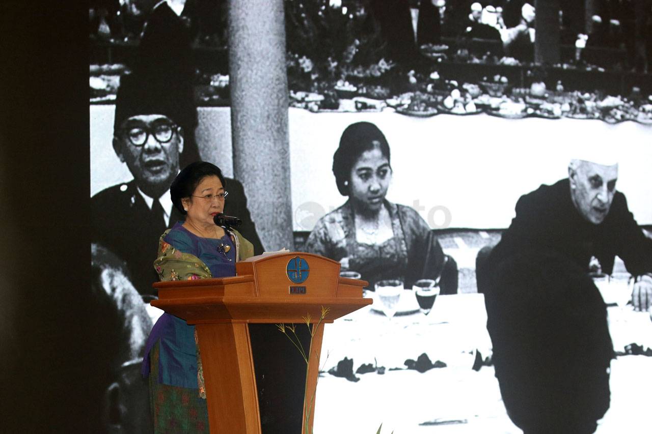 Megawati Hadiri Peringatan...
