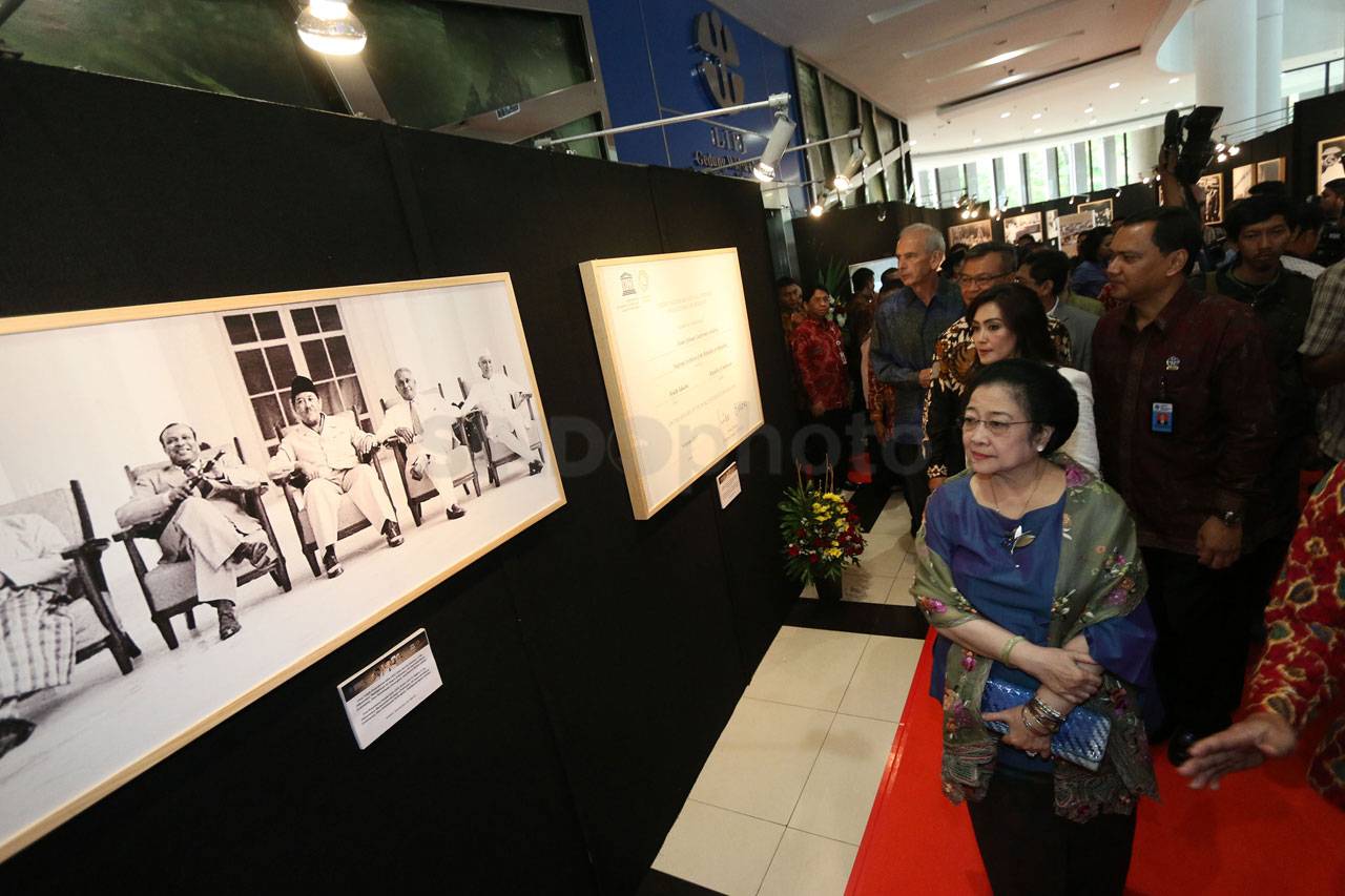 Megawati Hadiri Peringatan...