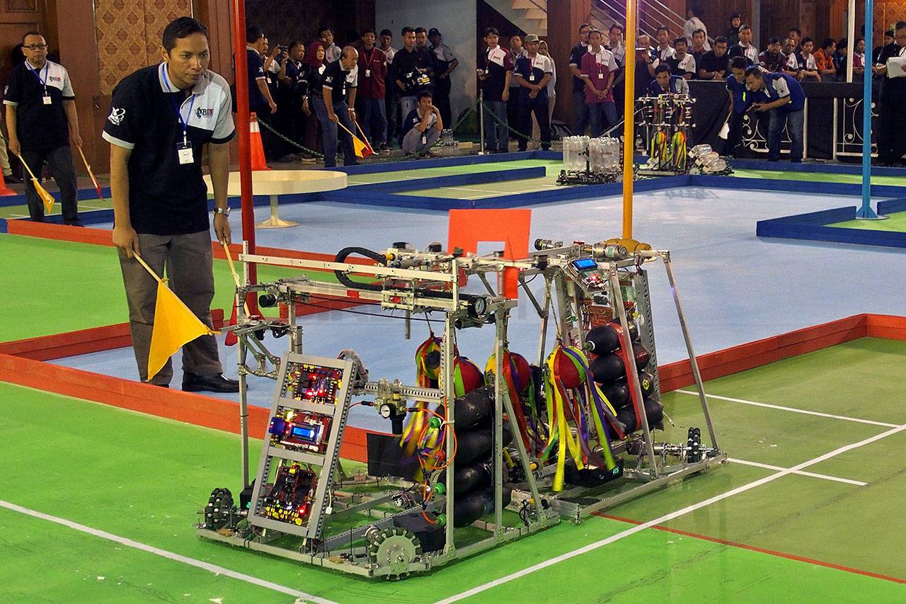 Robot Sepakbola Tampil...
