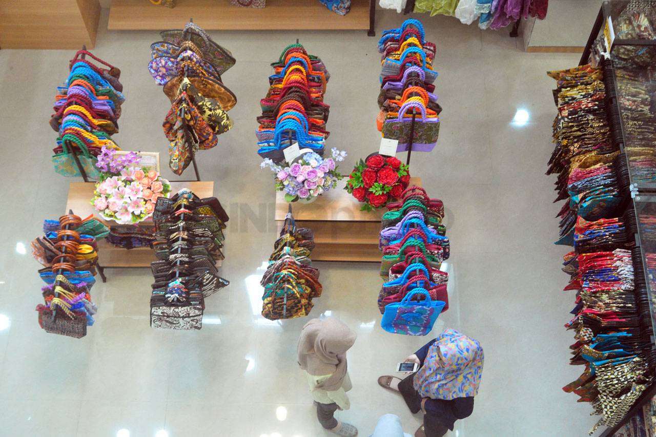 Batik Benang Ratu Hadirkan...