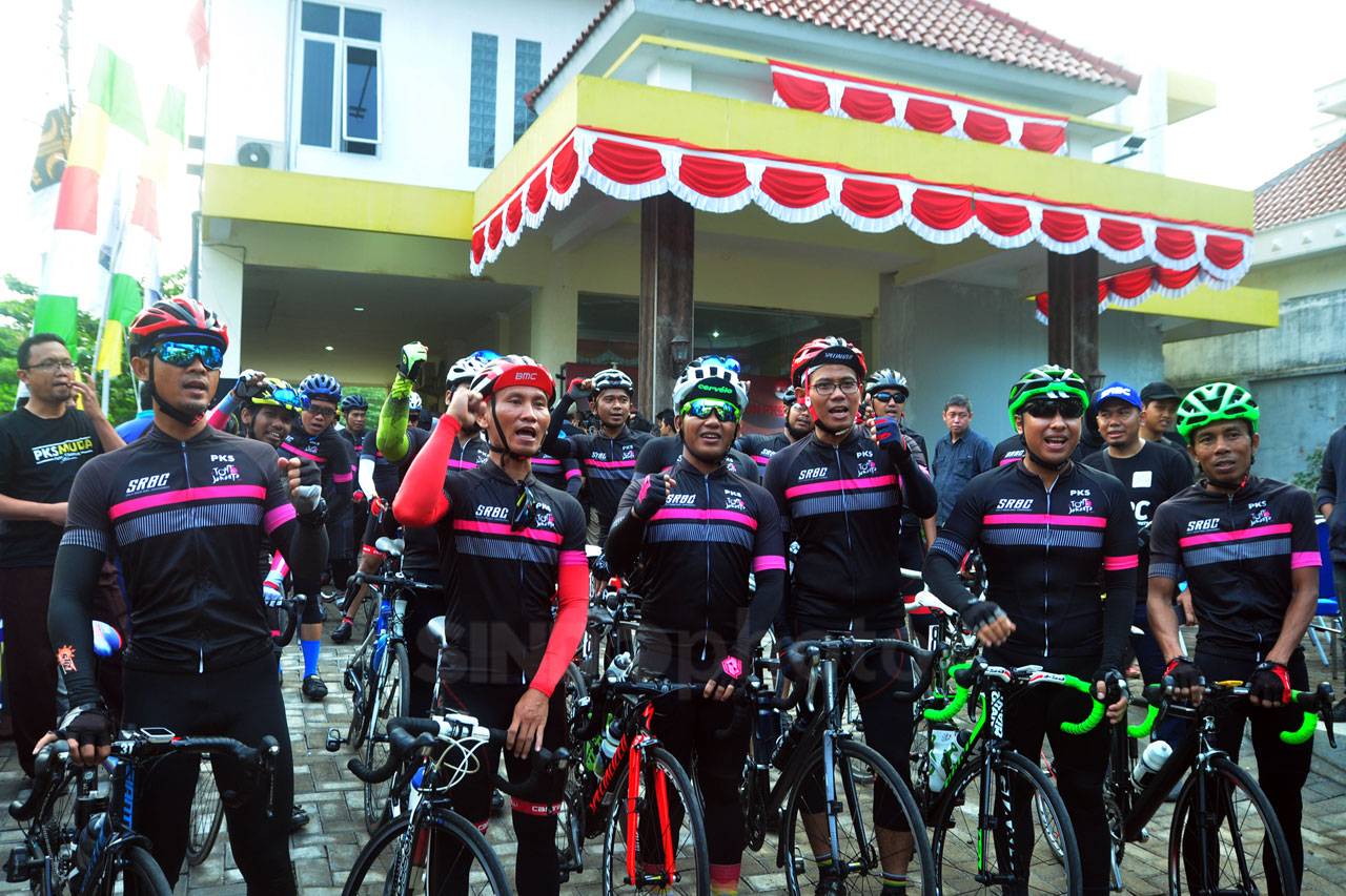 Hidayat Nur Wahid dan...