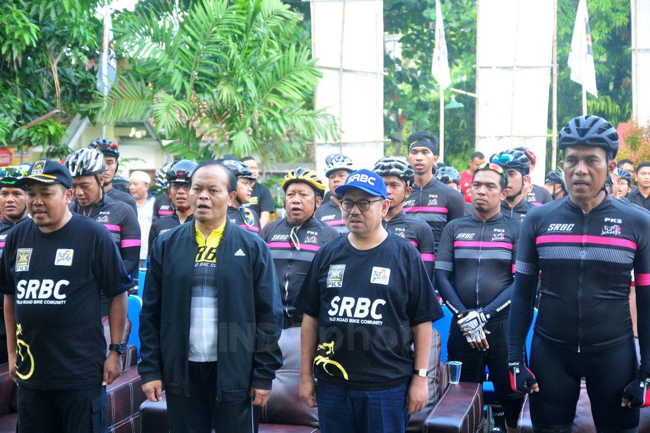Hidayat Nur Wahid dan...