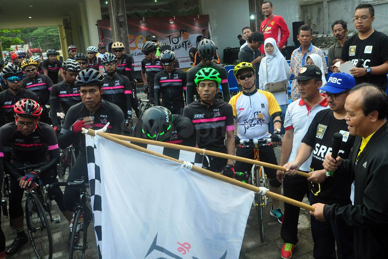 Hidayat Nur Wahid dan...