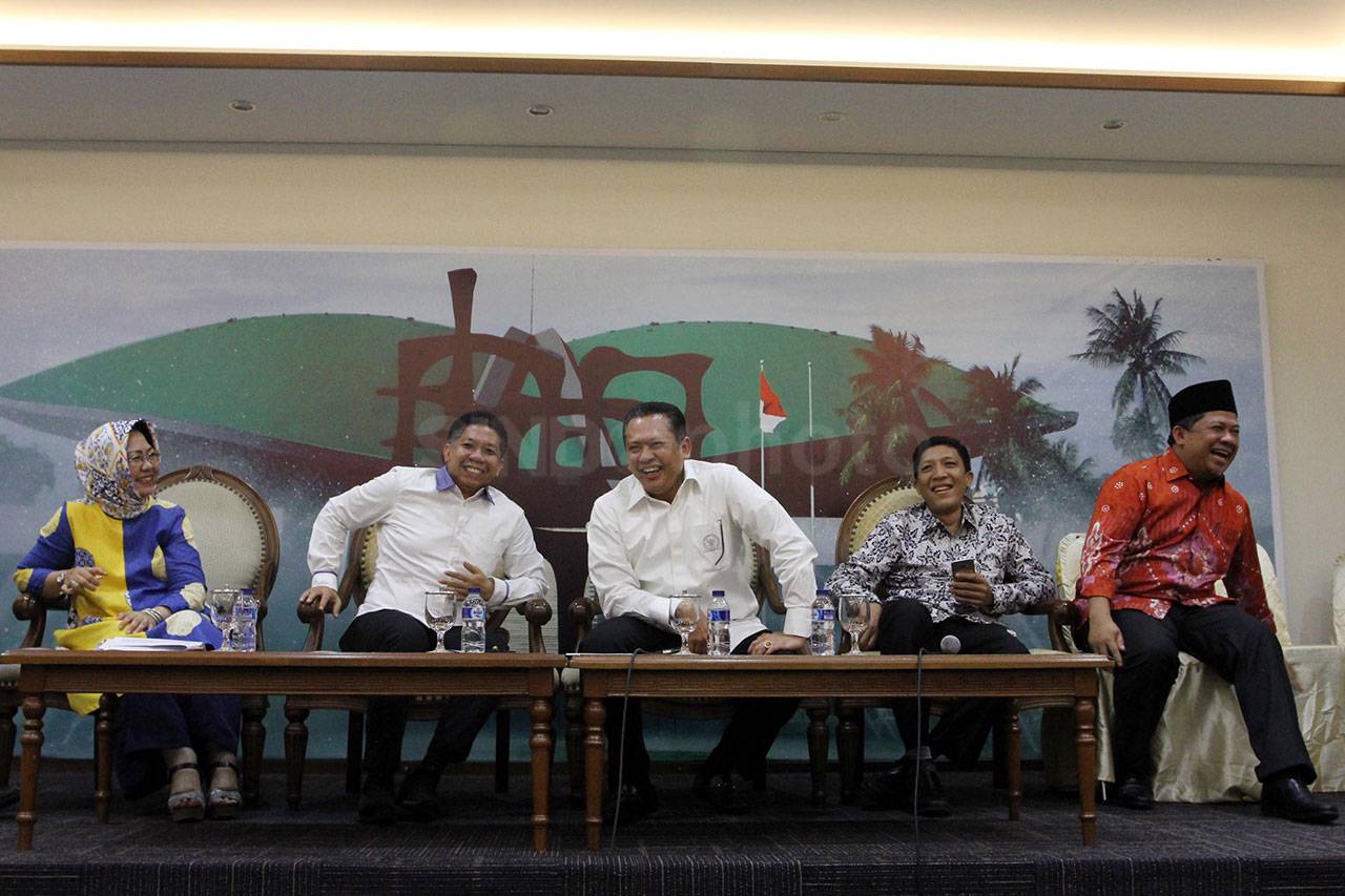 DPR Gelar Lomba Kritik...