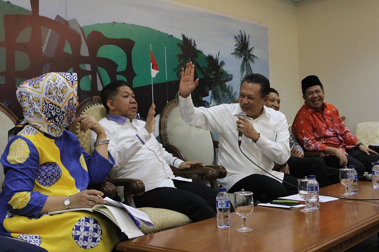 DPR Gelar Lomba Kritik...