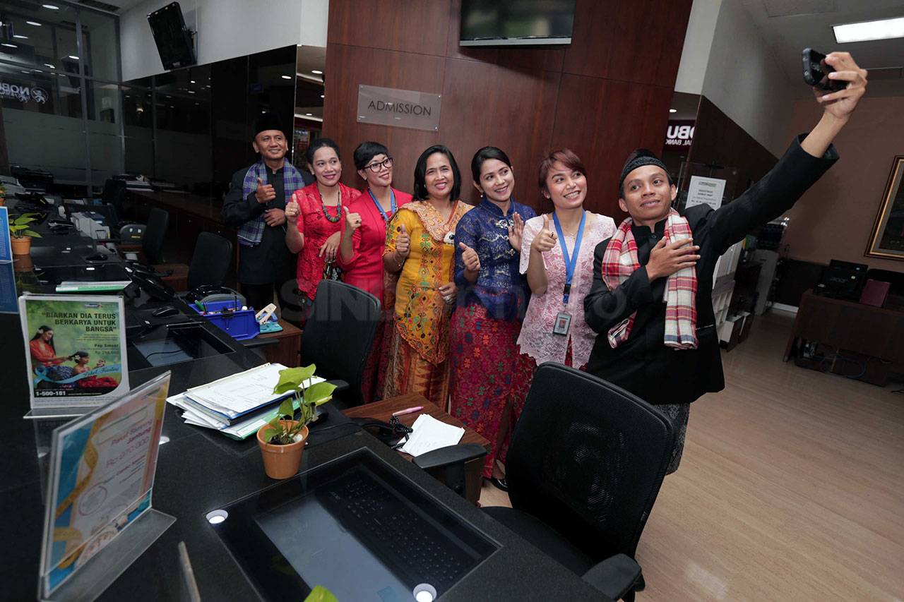 Rayakan Kartini Petugas...