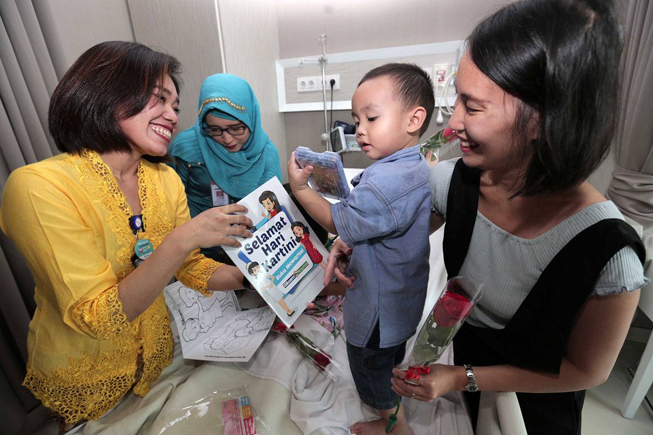 Rayakan Kartini Petugas...