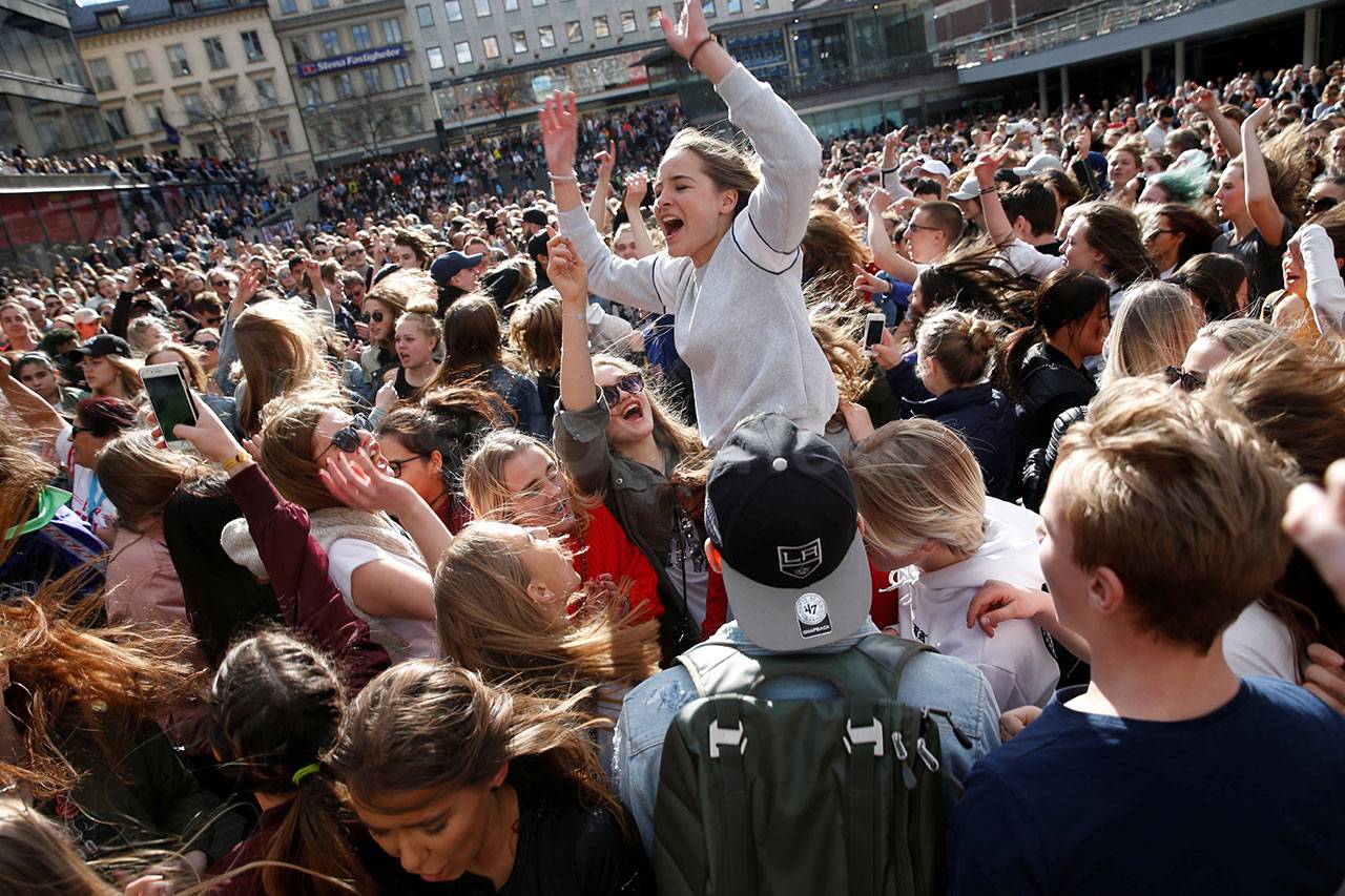 Fans Avicii Berkumpul...
