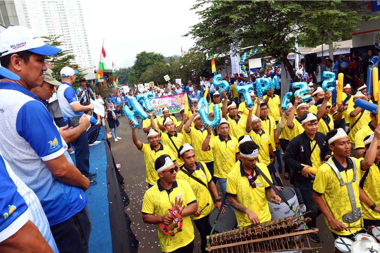 Rayakan HUT Ke-55, PT...
